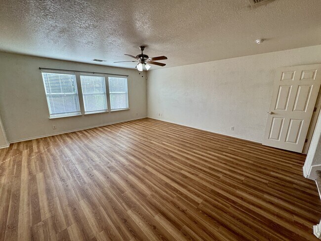 Photo - 11110 Montague Trail