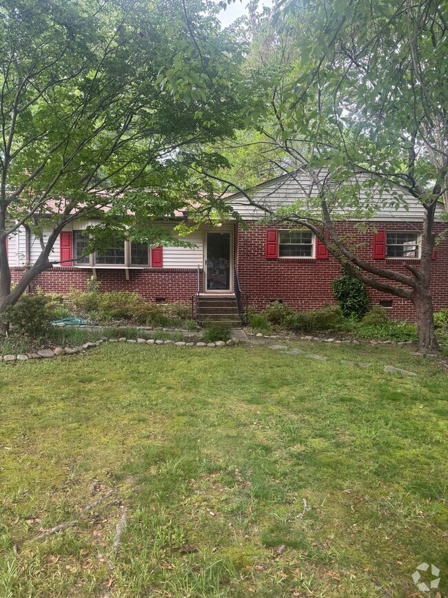 Building Photo - Updated 4 bedroom in Taylors Rental