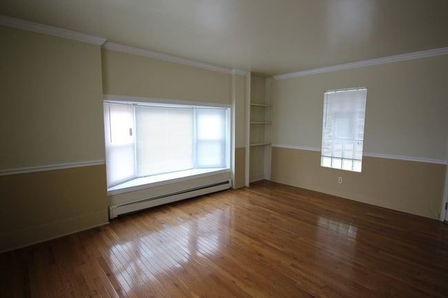 Building Photo - 811 Washtenaw Ave