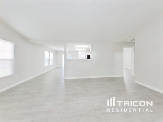 Photo - 3367 Pikes Peak Dr