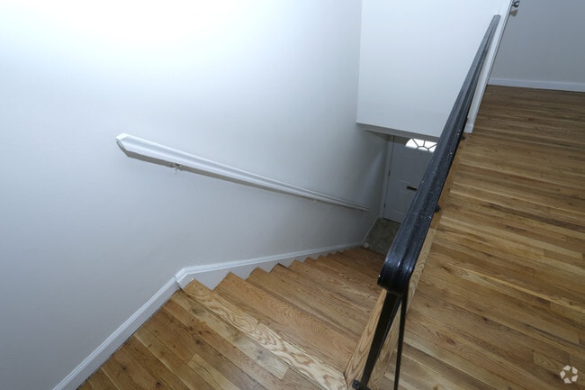 One Bedroom-Stairwell-Hardwood