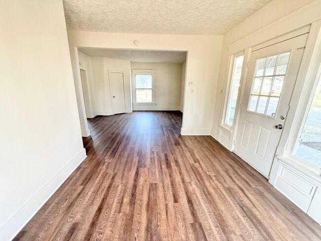 Photo - 1507 Garfield Ave SW