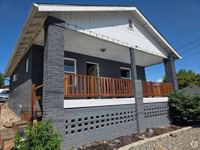 Building Photo - Charming 2 Bedroom With Valley View! Rental