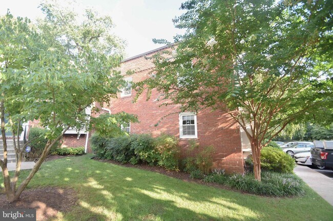 Photo - 6711 Kenwood Forest Ln Townhome