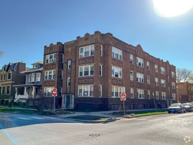 Building Photo - North Center / St. Bens - 2 Beds / 1 Bath ... Unit 2209-2 Rental