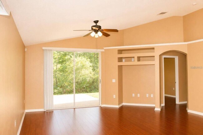 Photo - 145 Thornbury Dr
