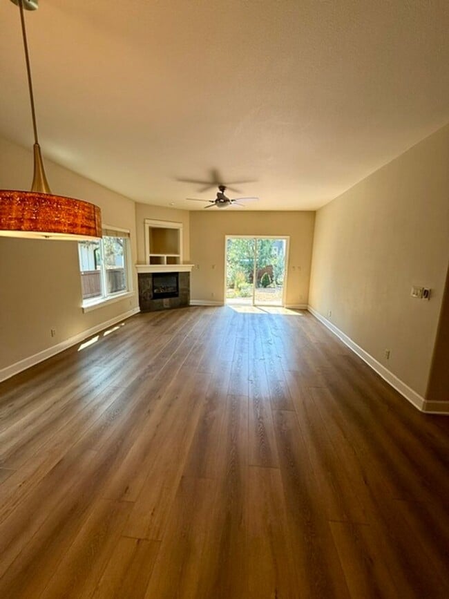 Photo - 20441 Aberdeen Dr