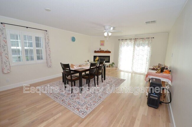 Photo - 279 Maple Rd