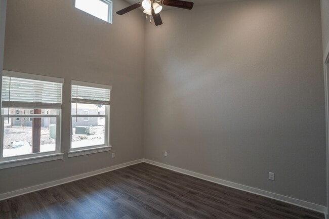 568 N Littleleaf Ter