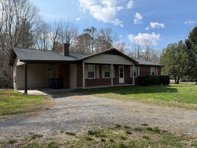 Photo - 3-bedroom, 2-bath brick ranch in Black Mountain