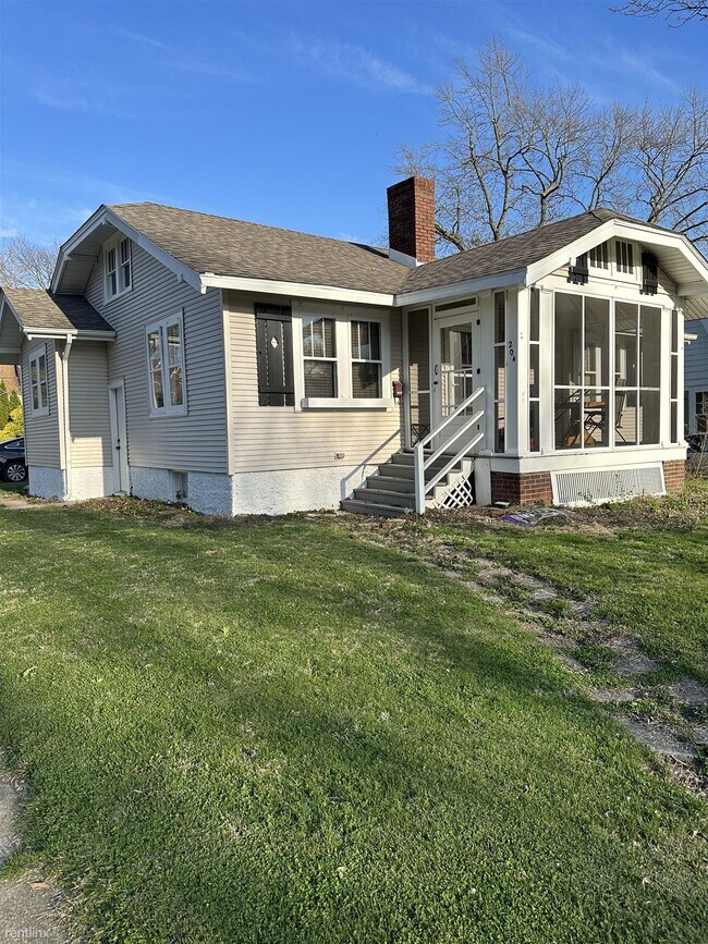 2 br, 1 bath House - 204 South Linden Avenue - 2 br, 1 bath House - 204 South Linden Avenue