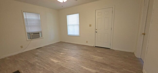 Photo - 2106 W High St