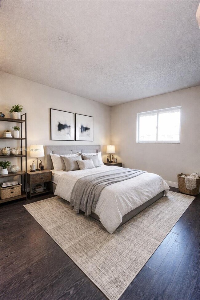 Photo - 560 NW 82nd Pl