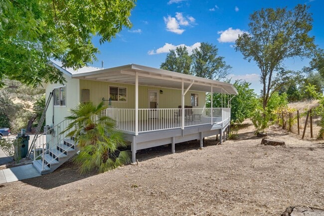 Building Photo - Utilities Included! Updated 2 Bedroom Home...
