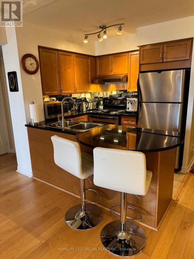 Photo - 18 Kenaston Gardens Unit 305
