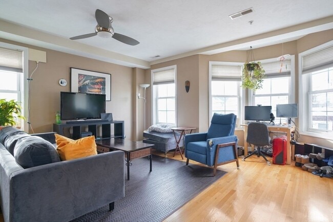 Photo - 32 Parker St