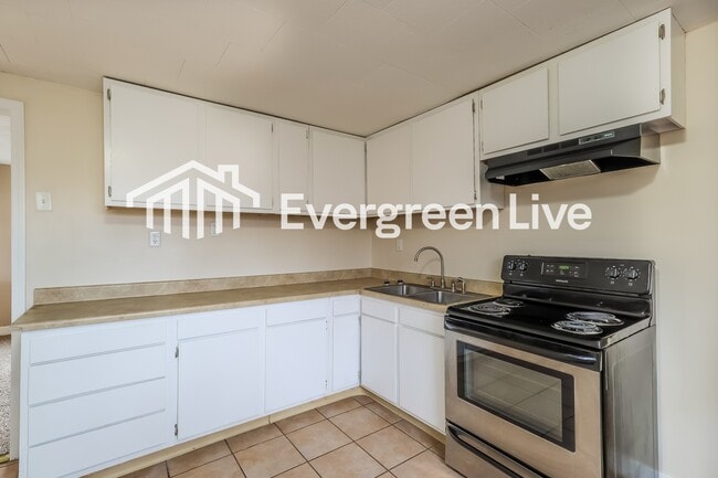 Photo - 107 W Leslie Ave