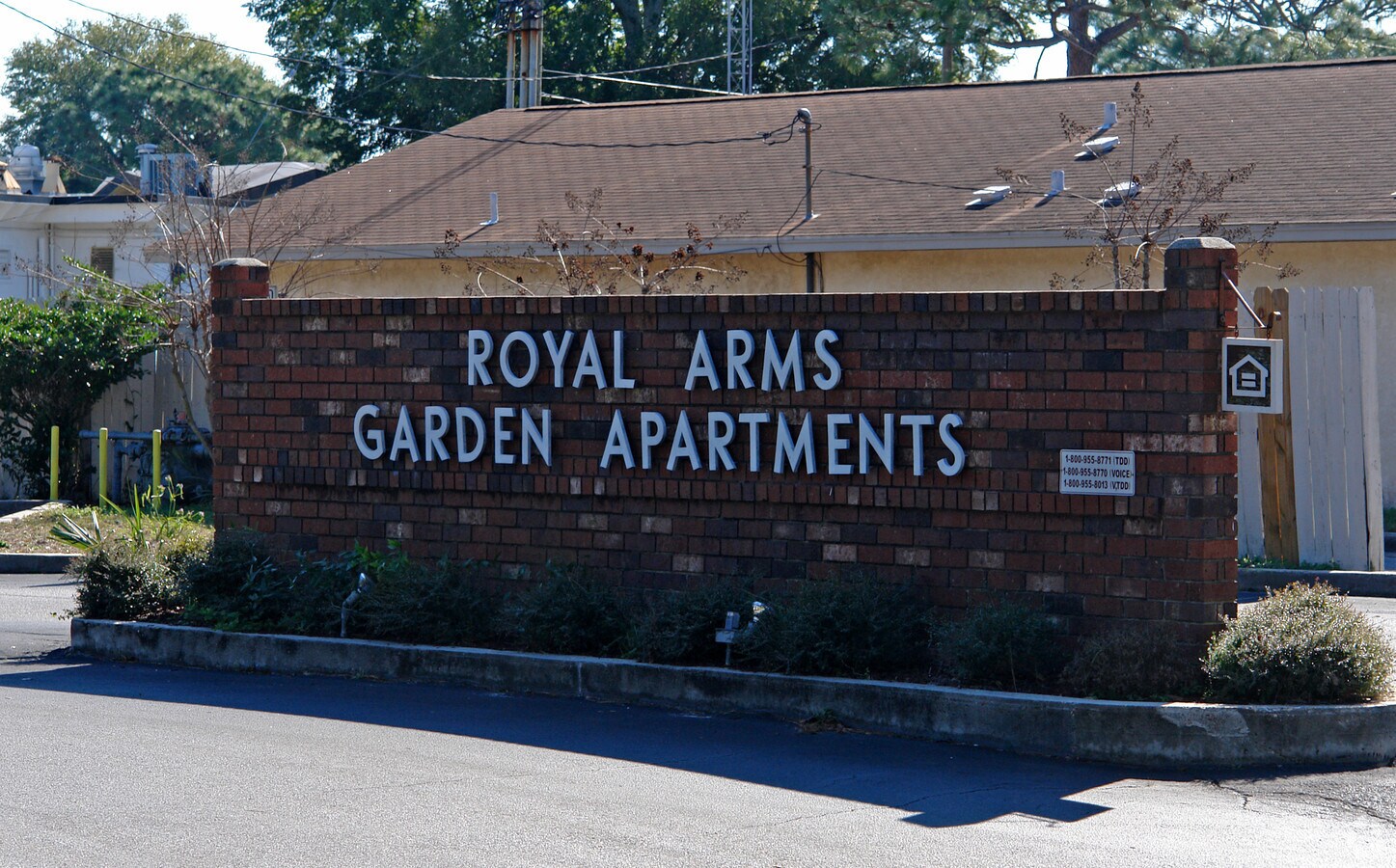 Royal Arms Garden Apartments - Royal Arms Garden Apartments