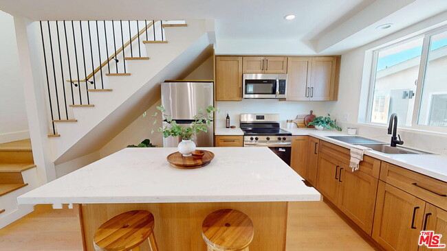 Photo - 6445 Satsuma Ave