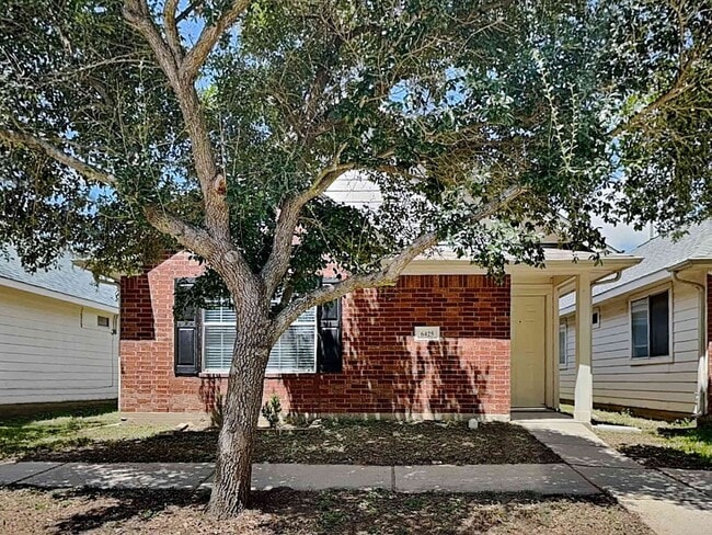 Building Photo - 6425 Mountain Pines Ln Rental