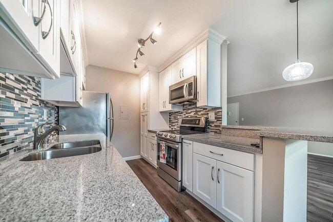 Photo - Beautiful Renovated 1 Bedroom Condo with Many Upgrades! Private Balcony! Pool on Site!