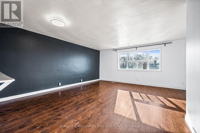 Photo - 900a Wilson Ave