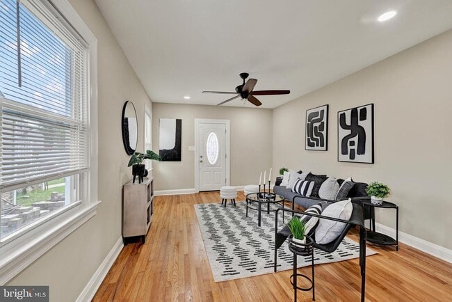 Photo - 2630 Wycliffe Rd