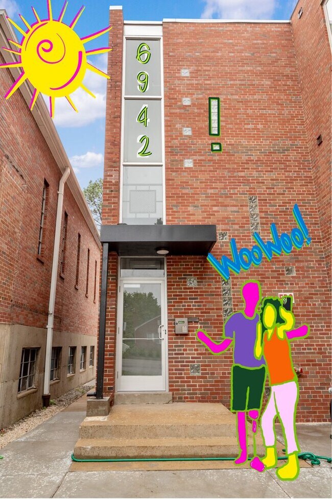 Photo - Lifted, Driftin', Higher than the Ceiling Unit 02