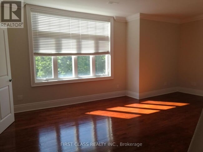 Photo - 58 Paisley Blvd E