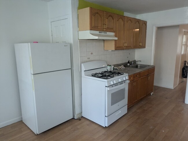 Building Photo - 100 Kosciuszko St Unit 1 Rental
