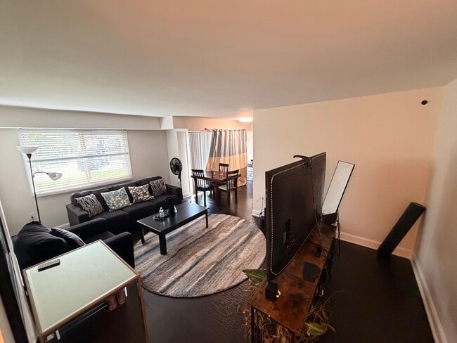 Building Photo - 1604 Renate Dr Unit T2