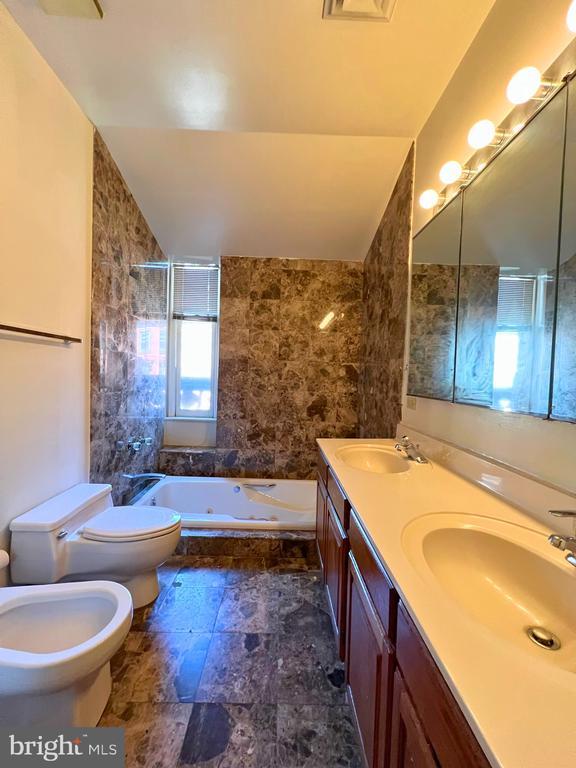 Photo - 2030 Walnut St
