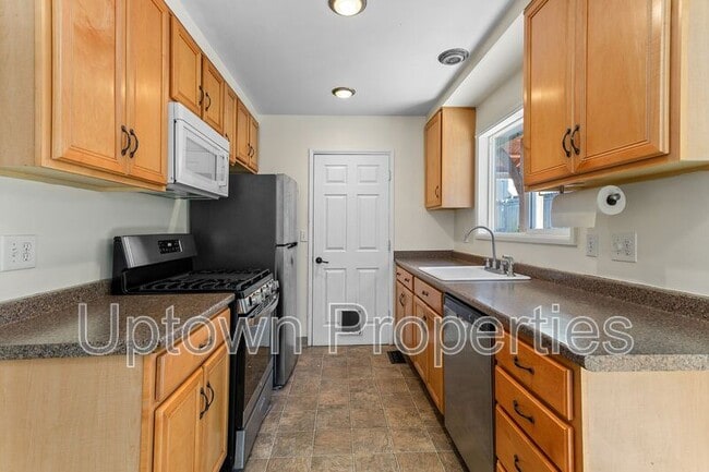 Photo - 16620 SW Oak St