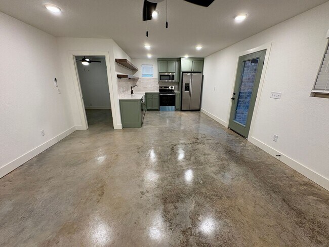 Photo - MTR2a-4 Unit Main House- ADU