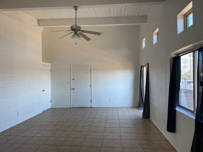 Building Photo - 2525 N Alvernon Way Unit A8