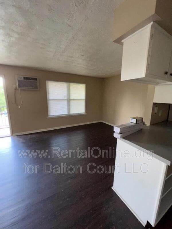 Photo - 1972 Cambridge Dr Unit 18