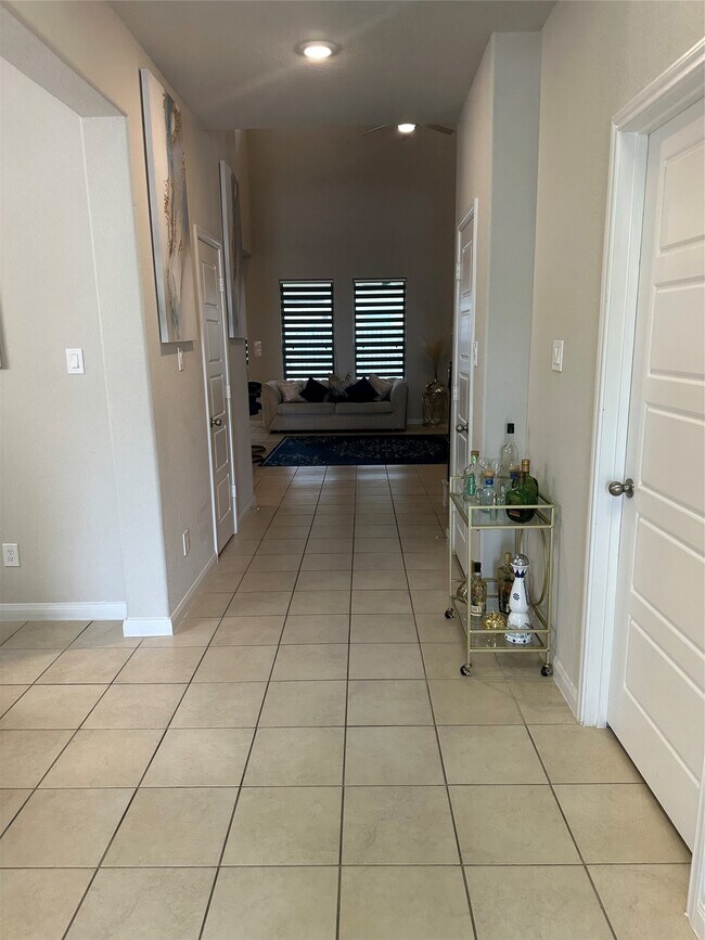 Photo - 1617 Darwin Cedar Dr