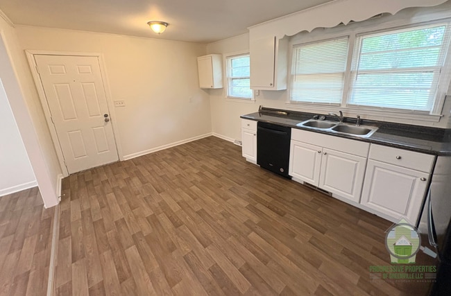 Photo - 203 Daisy Dr