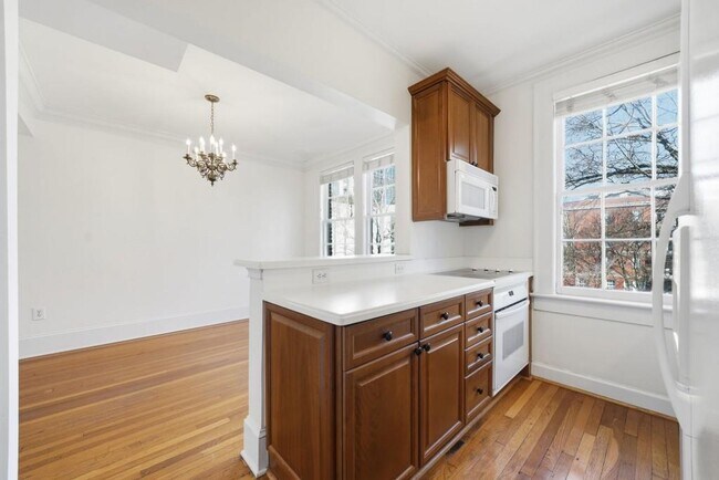 Photo - 2814 Peachtree Rd NW Unit 4