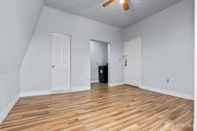Building Photo - 120 N Broadway Unit 4