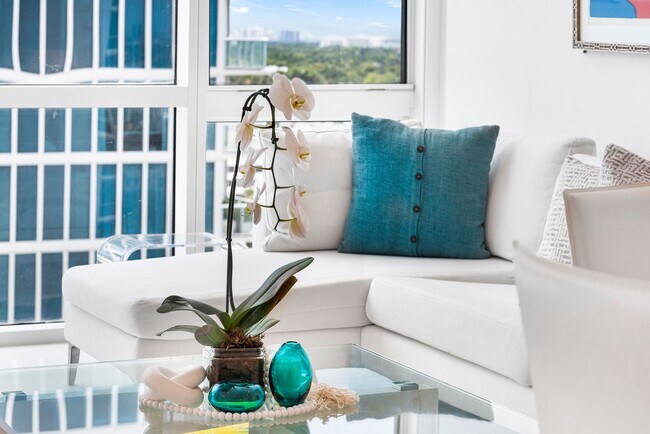 6801 Collins Ave Unidad 1206