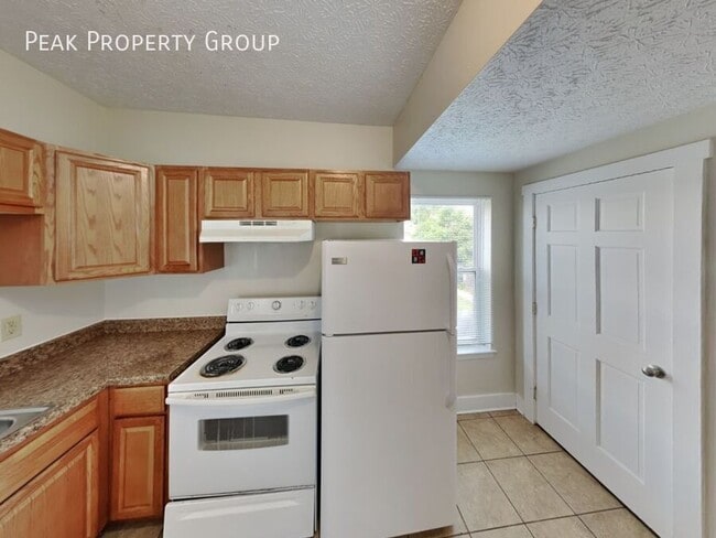 Photo - 1371 Summit St