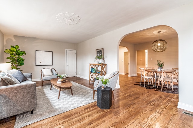 Building Photo - 7138 Amherst Ave Unit 7138