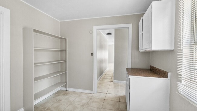 Building Photo - 905 St Lawrence River Rd