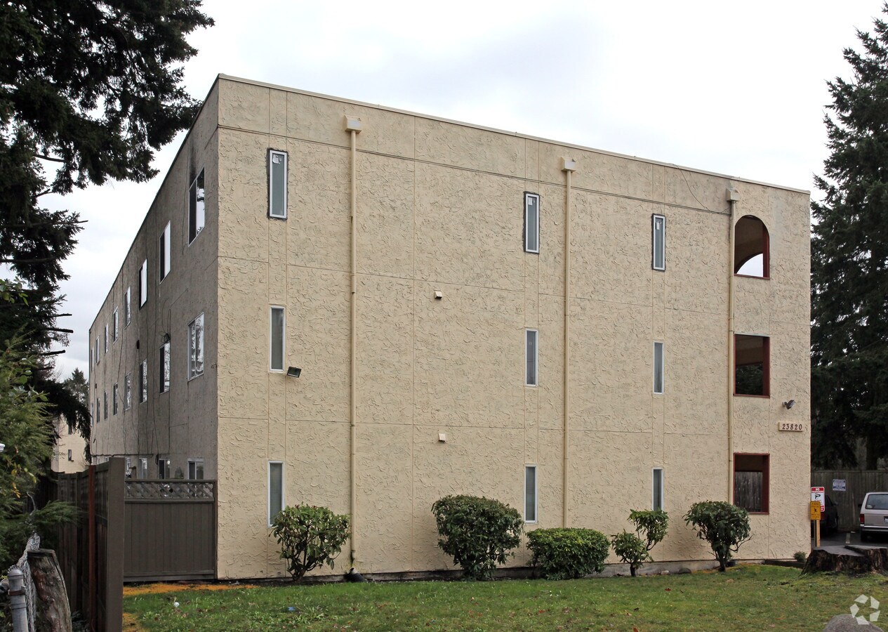 Photo - Highline Court Apartments