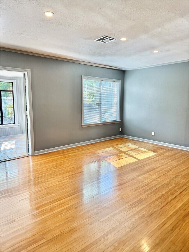 Photo - 2027 Sheridan St