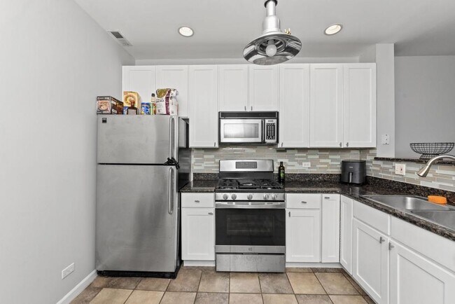 Photo - 2 bedroom in Chicago IL 60660 Unit G