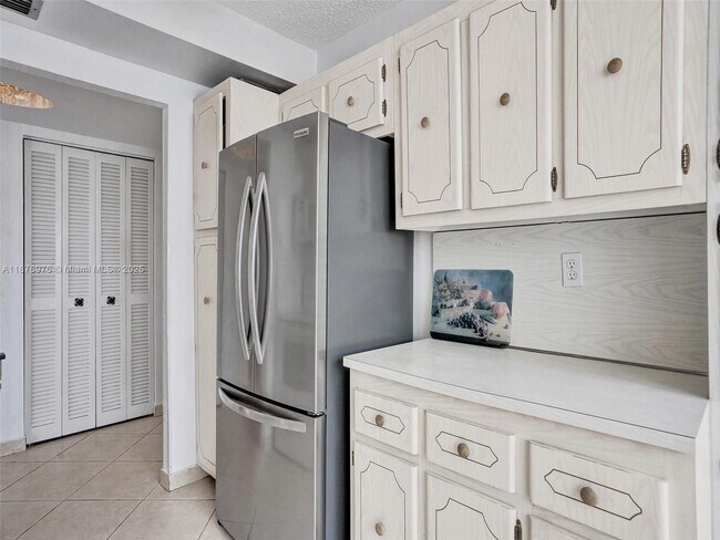 Building Photo - 1833 S Ocean Dr Unit 1511