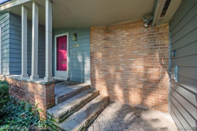 Photo - 966 Woodlea St