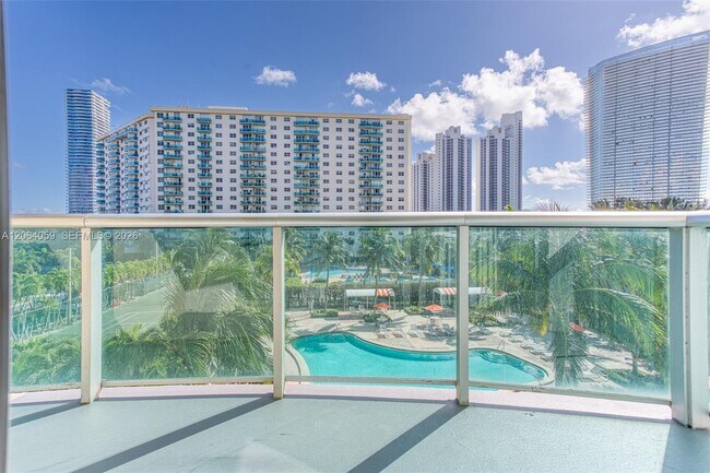 Photo - 19380 Collins Ave Unidad 406